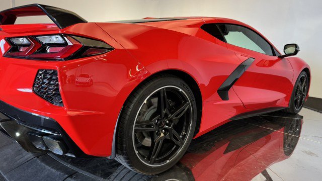 Used 2024 Chevrolet Corvette Stingray Premium Cpe w/ Z51 Performance Package RWD image 28