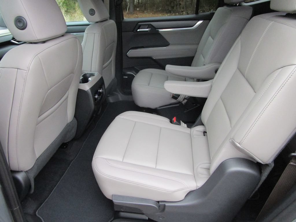 New 2026 GMC Acadia Elevation w/ Elevation Premium Package FWD image 20