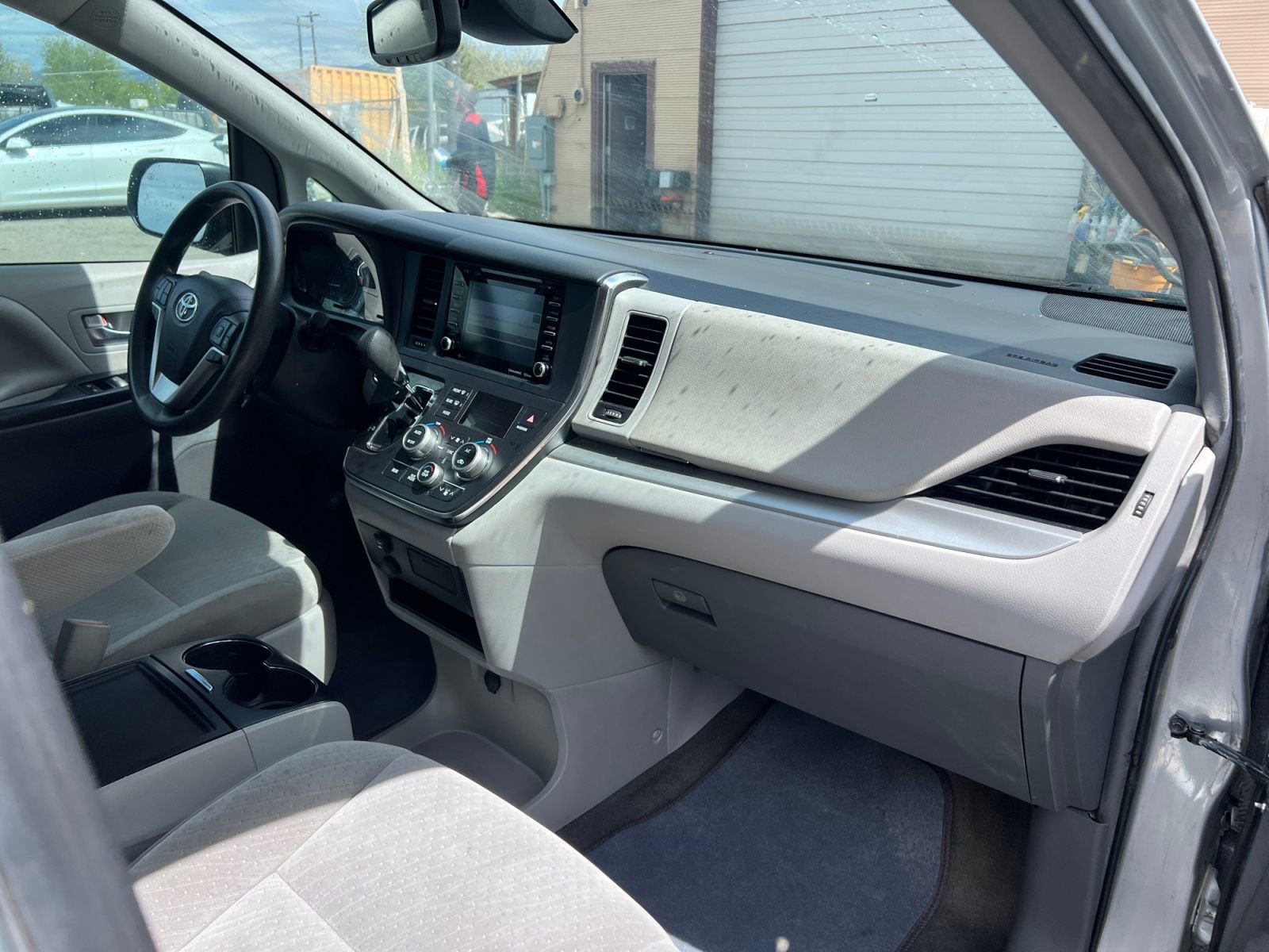 Used 2019 Toyota Sienna LE w/ LE Preferred Package FWD image 16