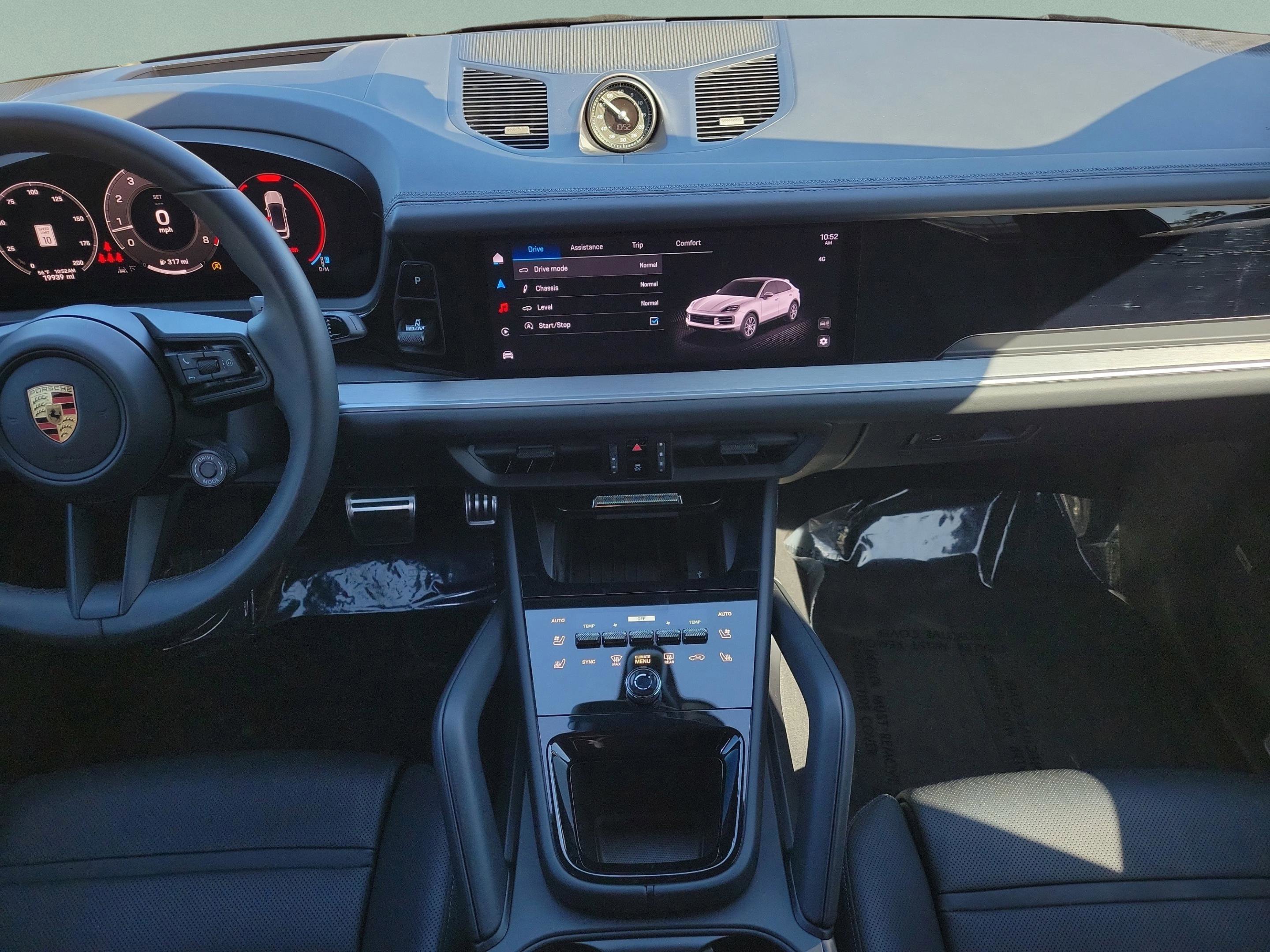 Used 2024 Porsche Cayenne S image 18