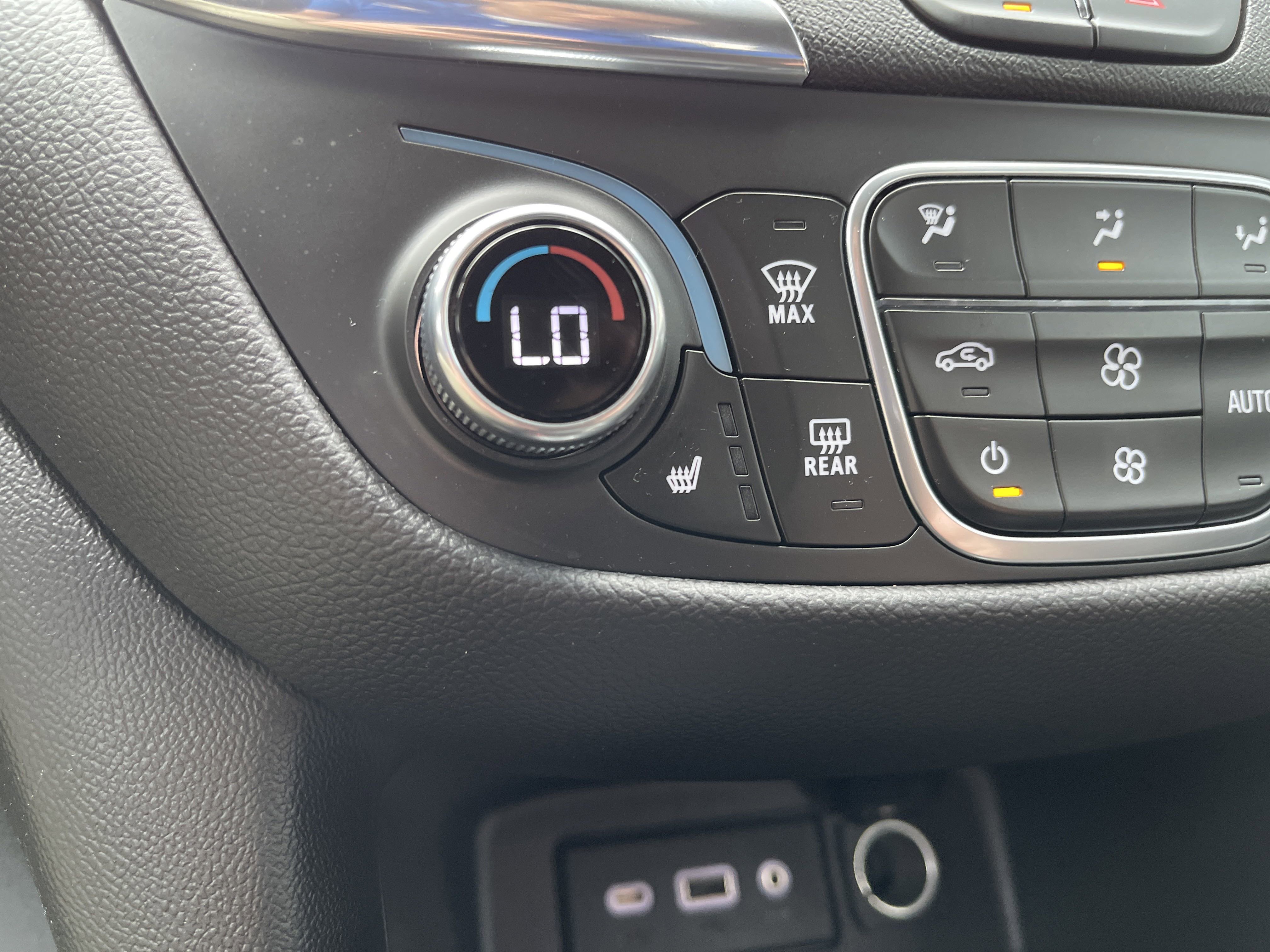 Used 2023 Chevrolet Equinox LT image 29