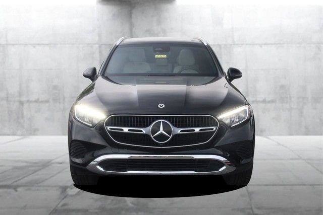 Used 2024 Mercedes-Benz GLC 300 4MATIC image 4