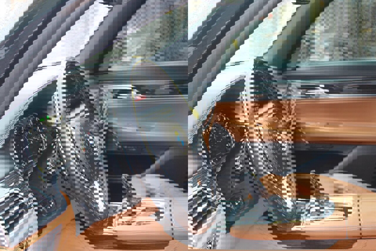 Used 2019 BMW 750i image 22