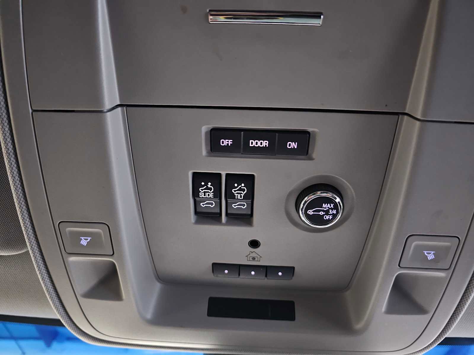 Used 2019 Chevrolet Tahoe LT w/ Luxury Package AWD/4WD image 33