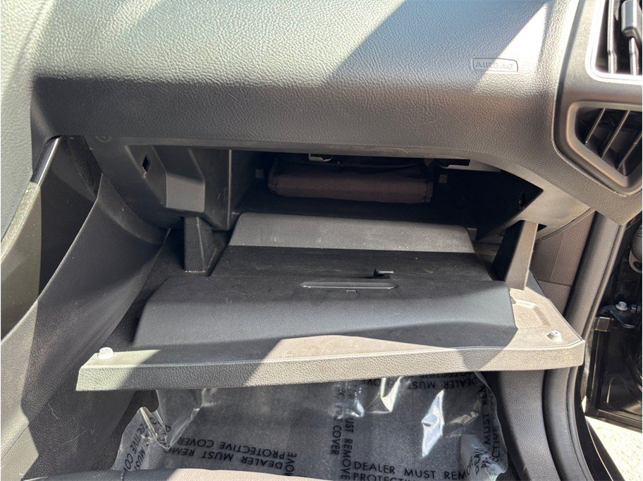 Used 2015 Ford Focus Titanium FWD image 38