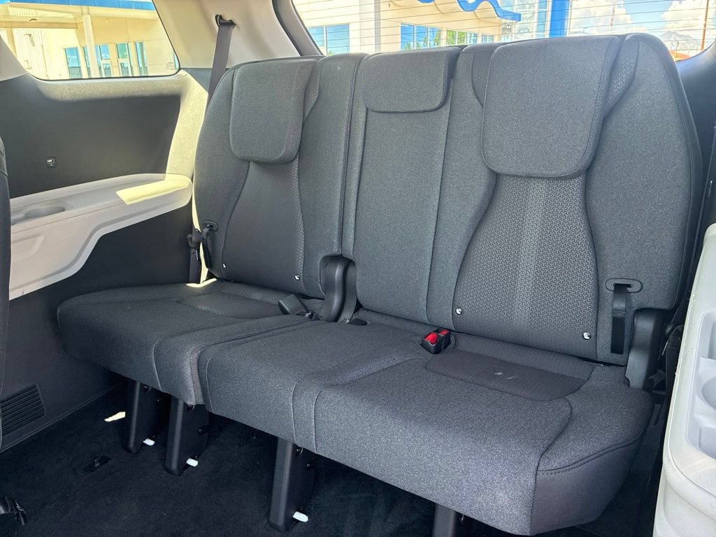 Used 2022 Kia Carnival LX FWD image 12