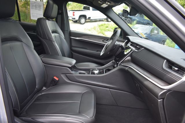 Used 2025 Jeep Grand Cherokee Limited AWD/4WD image 14