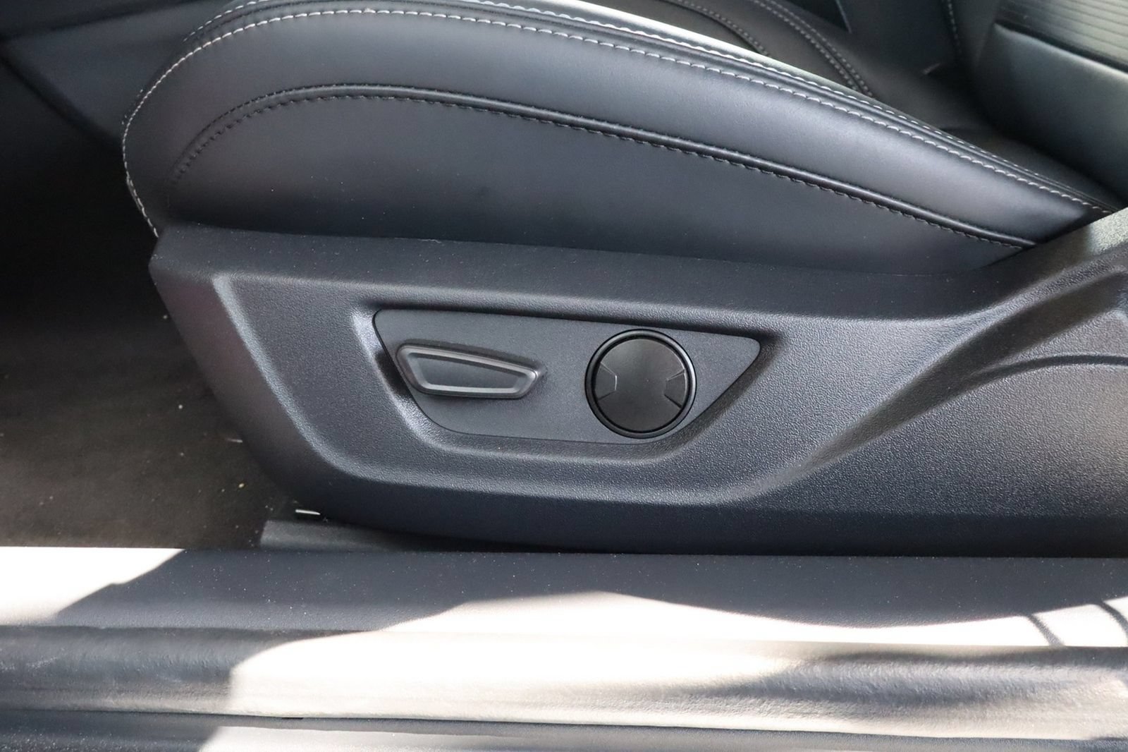 Used 2025 Ford Mustang Premium RWD image 23