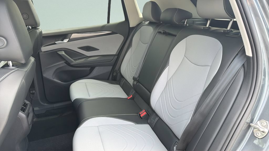 New 2026 Volkswagen Tiguan SE FWD image 31