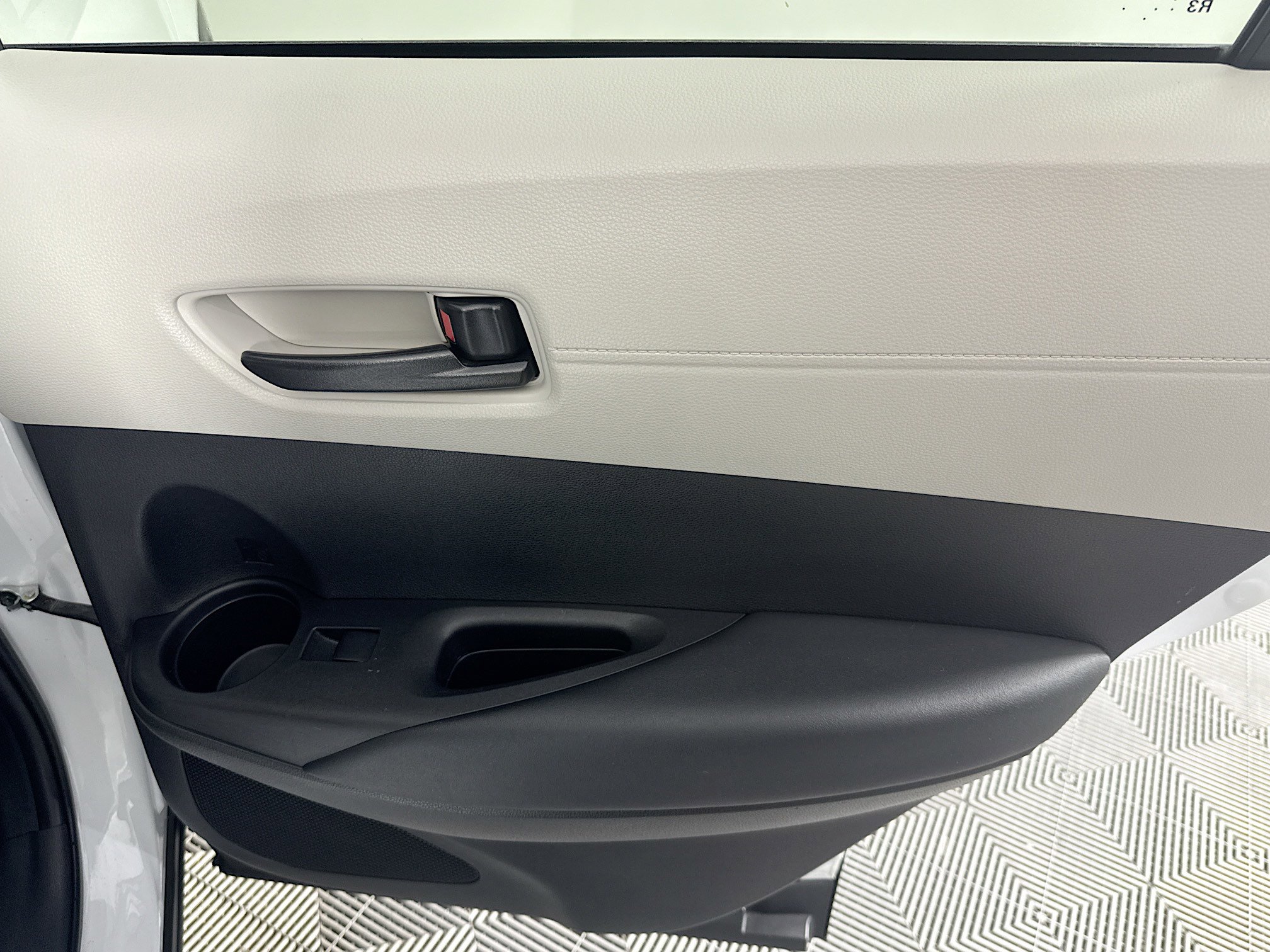 Used 2022 Toyota Corolla Cross L image 26