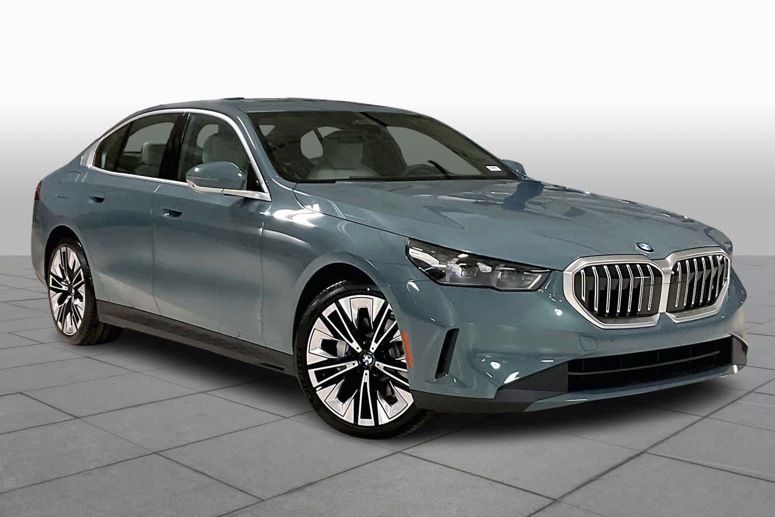 Used 2026 BMW 530i w/ Premium Package RWD image 2