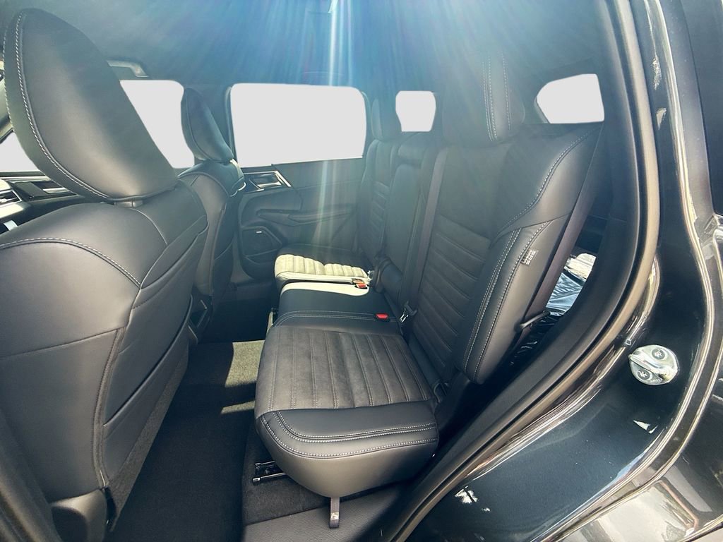 New 2026 Mitsubishi Outlander LE FWD image 23