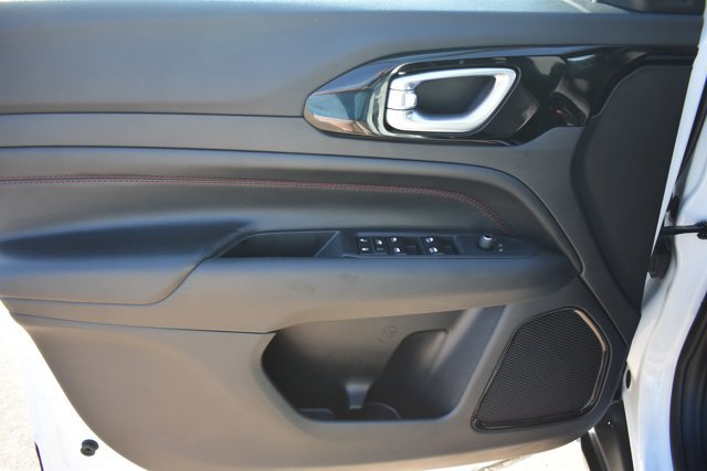 Used 2025 Jeep Compass Trailhawk AWD/4WD image 14