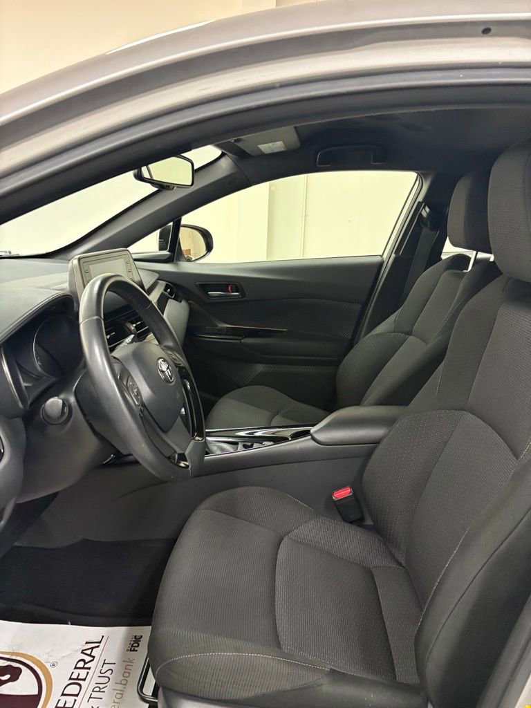 Used 2019 Toyota C-HR XLE FWD image 13
