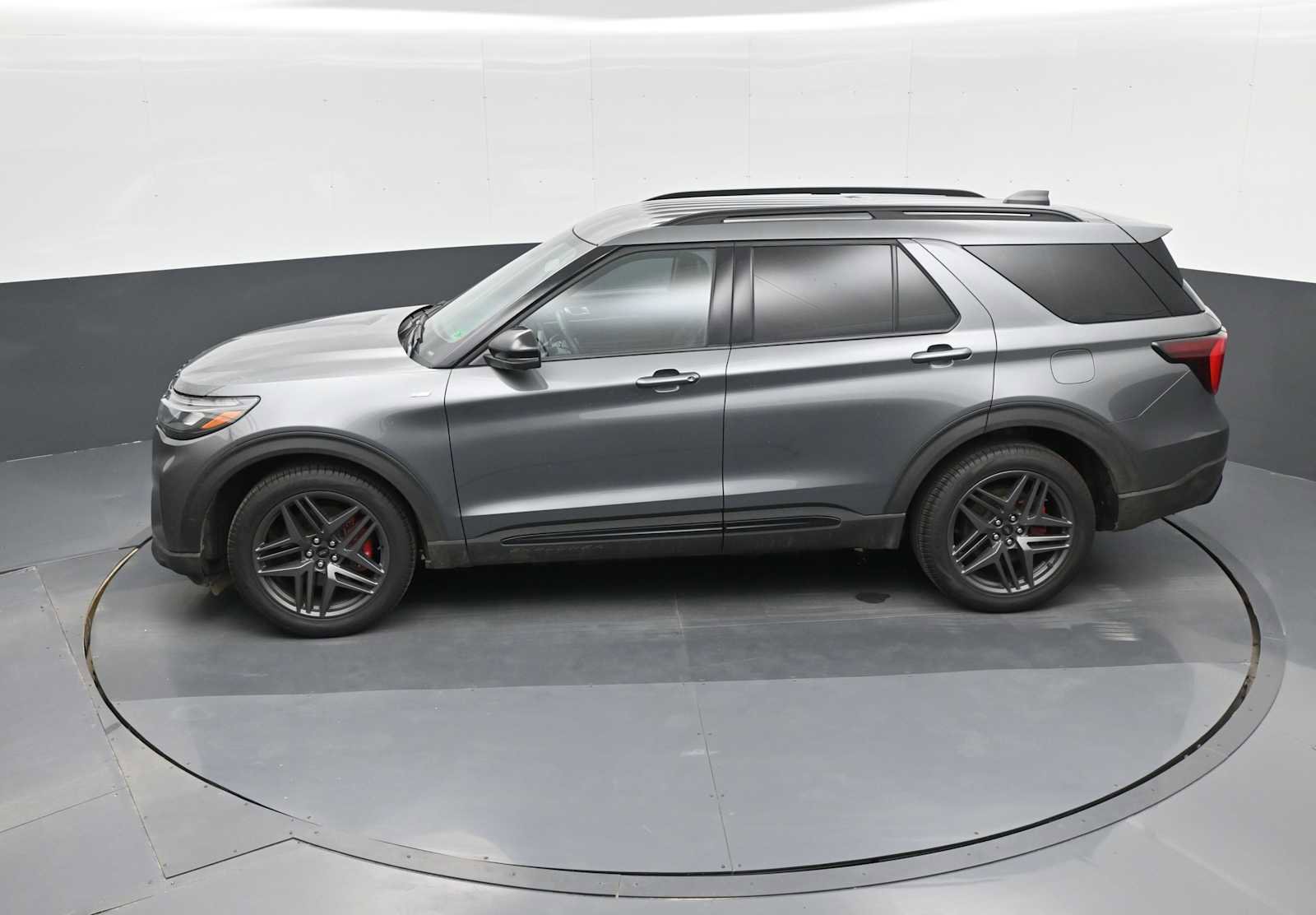 Used 2025 Ford Explorer ST-Line w/ ST-Line Street Pack image 24