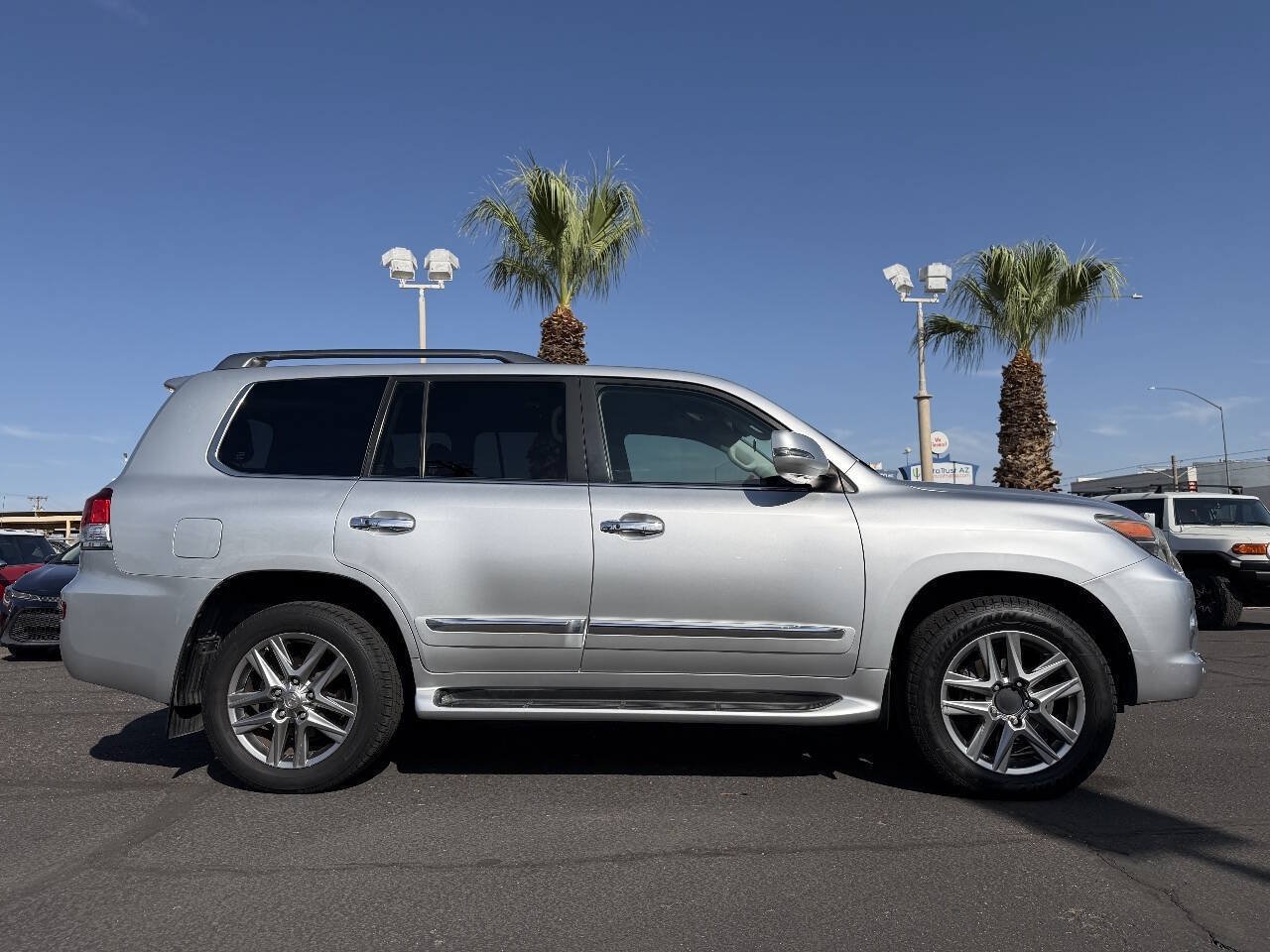 Used 2013 Lexus LX 570 4WD w/ Luxury Pkg image 5