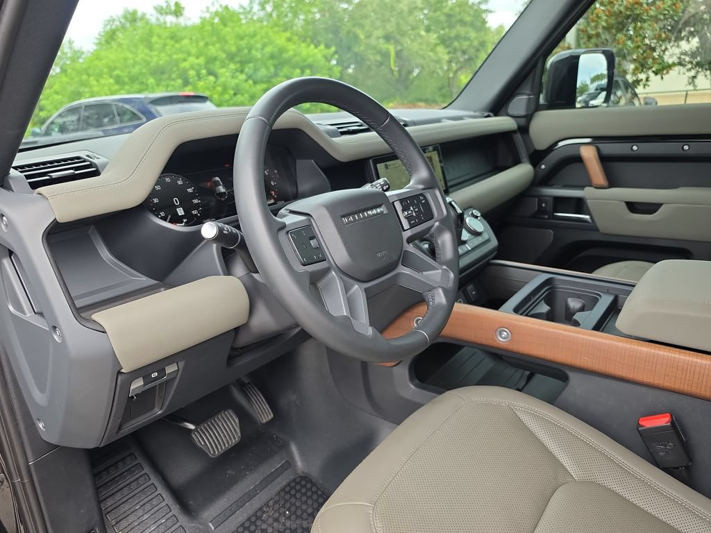 Used 2023 Land Rover Defender 110 X-Dynamic SE AWD/4WD image 8