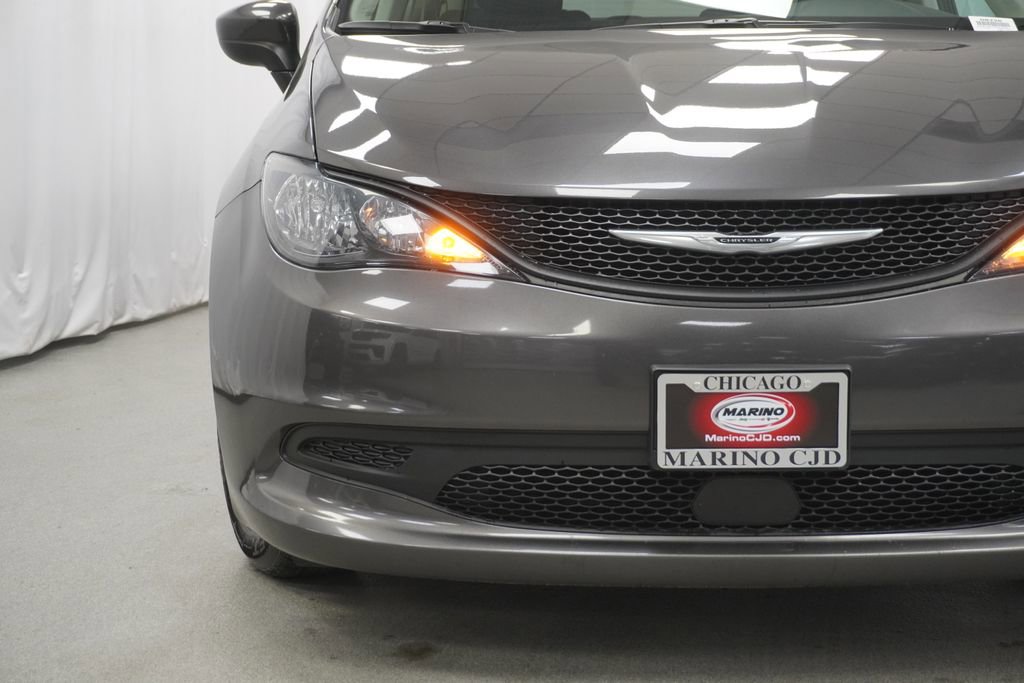 Certified 2023 Chrysler Voyager LX FWD image 6