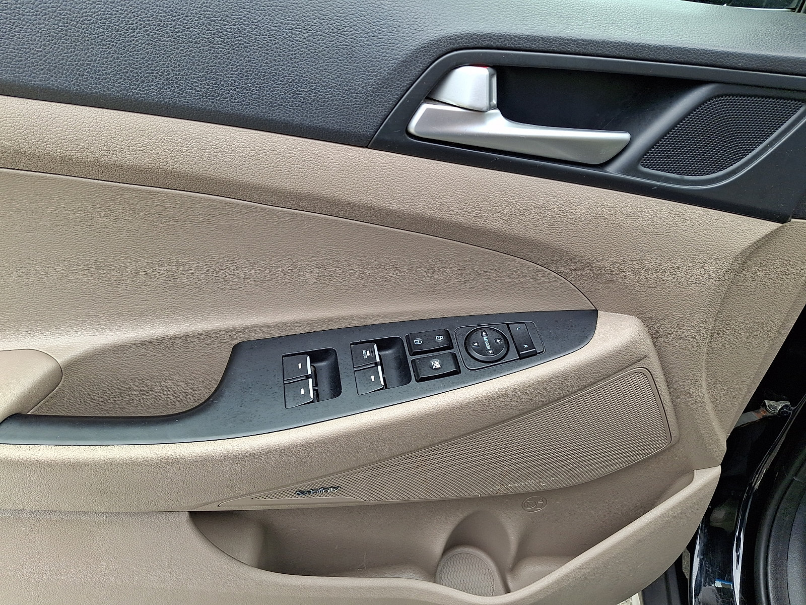 Used 2019 Hyundai Tucson Ultimate w/ Cargo Package FWD image 14