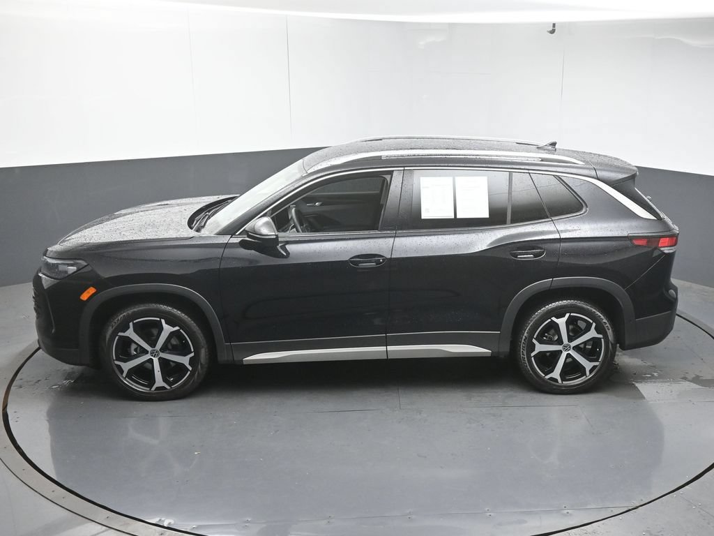 Used 2025 Volkswagen Tiguan SE FWD image 44