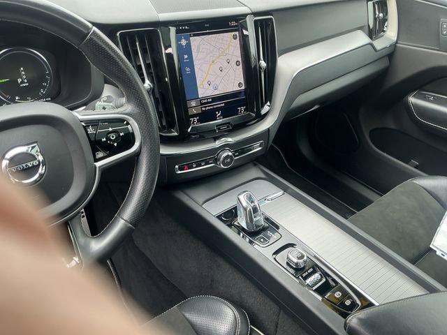Used 2018 Volvo XC60 T8 R-Design w/ Convenience Package AWD/4WD image 23