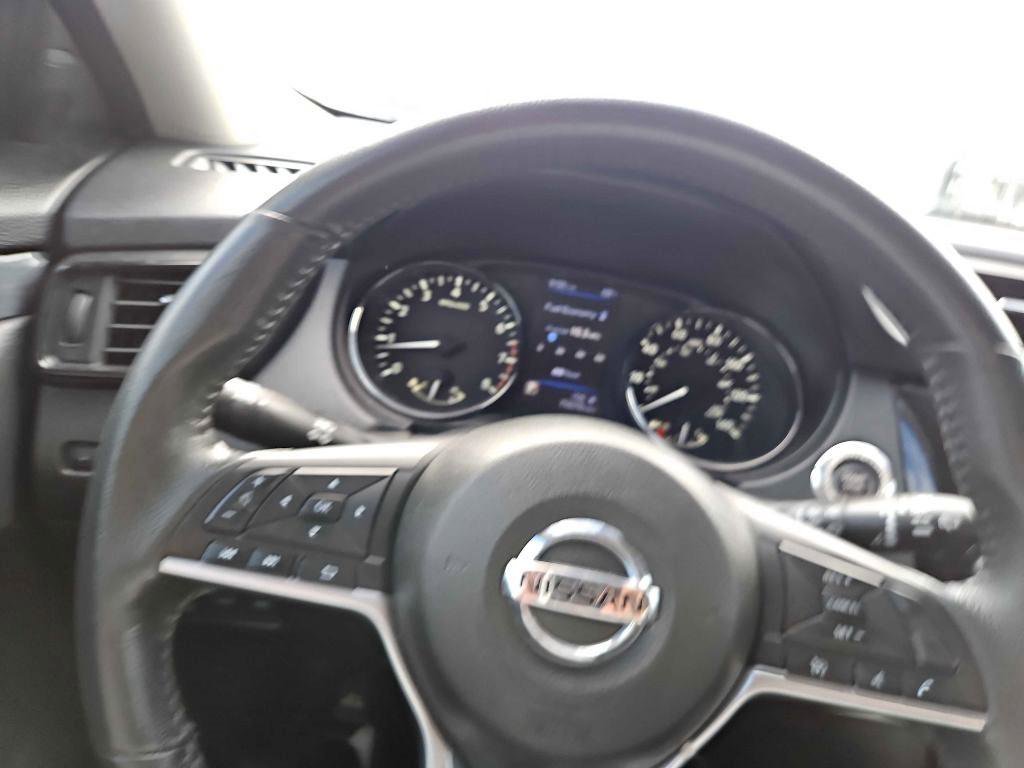 Used 2018 Nissan Rogue SV image 14