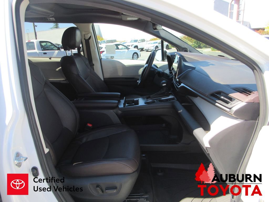 Certified 2023 Toyota Sienna Platinum image 13