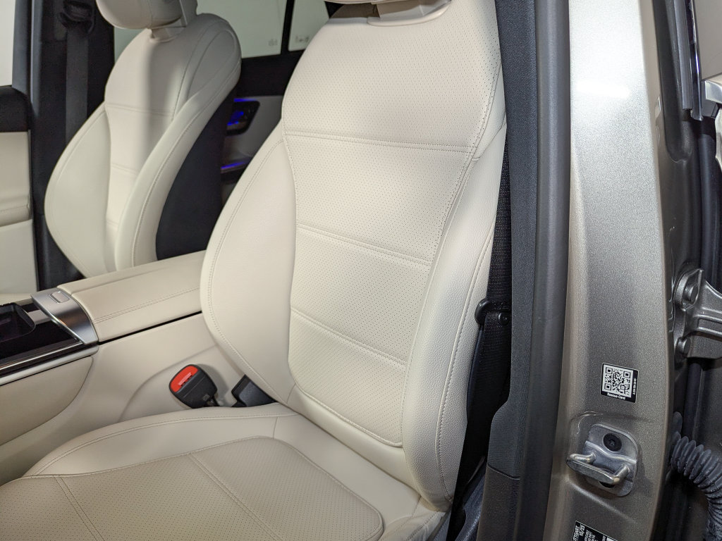 Used 2024 Mercedes-Benz GLC 300 4MATIC image 16