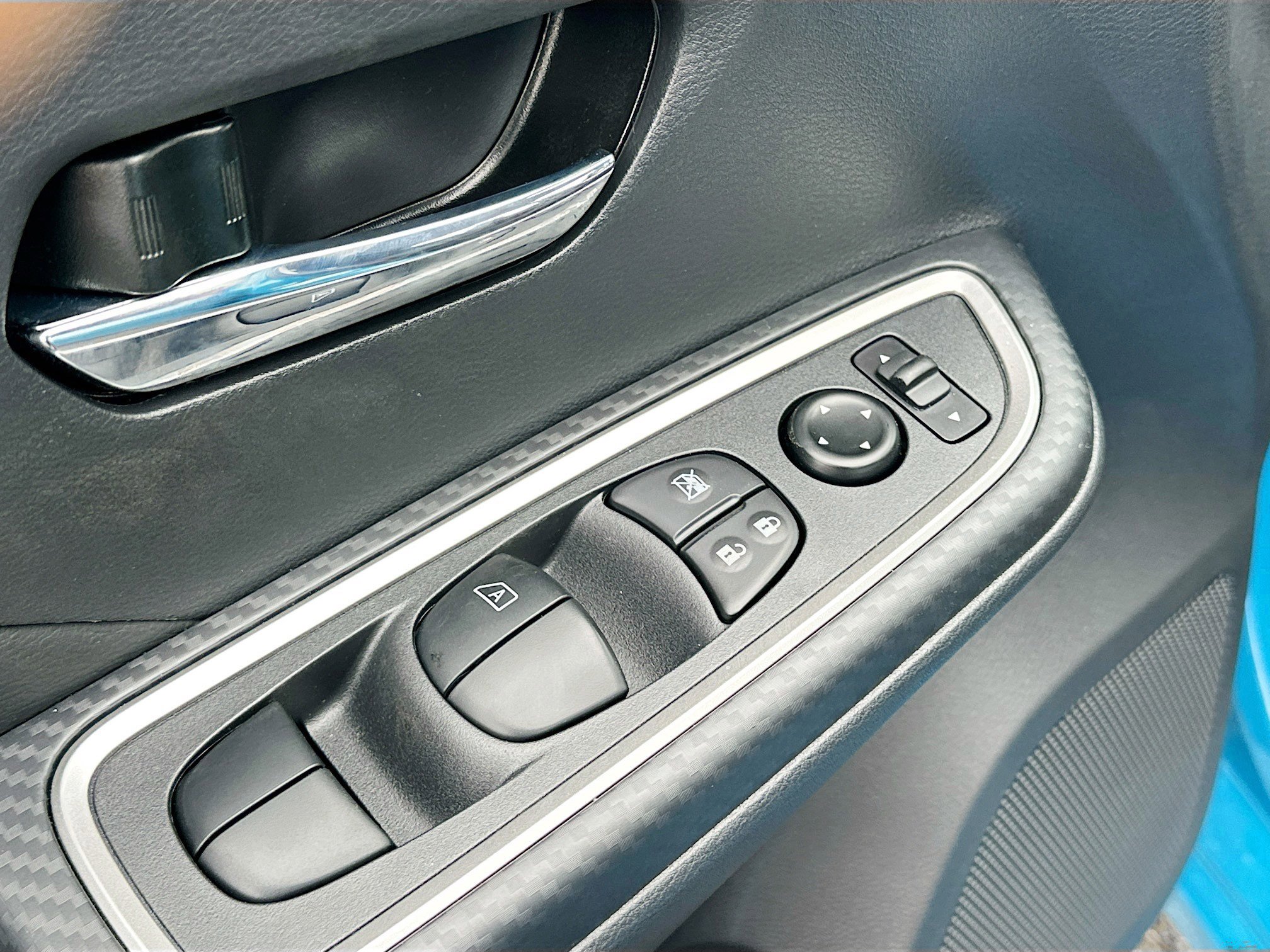 Used 2025 Nissan Versa SR w/ Trunk Package image 7