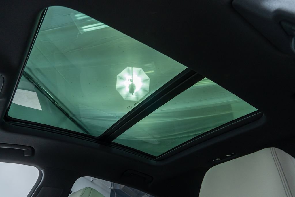 Used 2024 Audi Q8 e-tron Premium Plus image 27