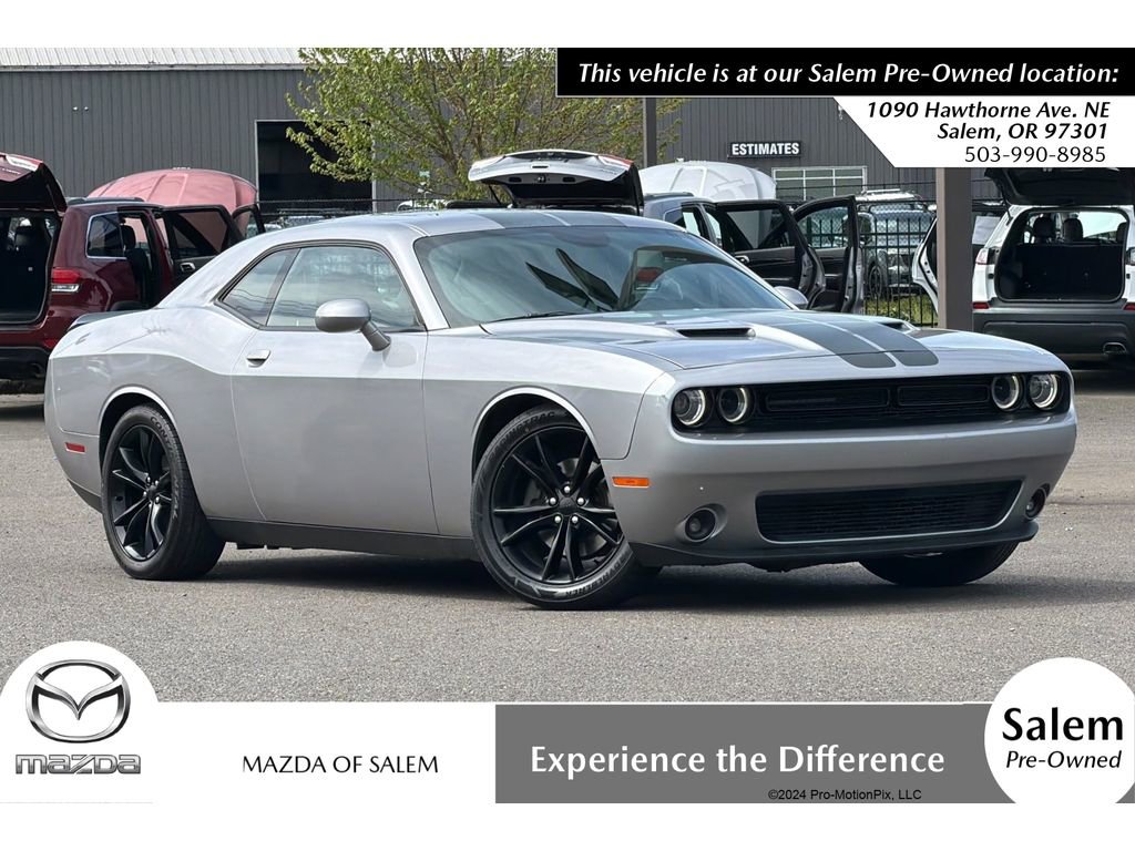 Used 2016 Dodge Challenger SXT w/ Blacktop Package RWD image 1