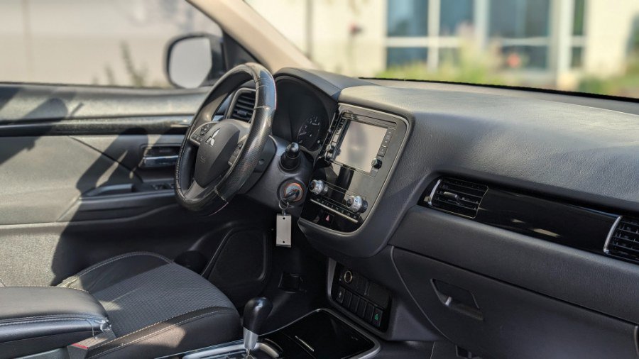 Used 2020 Mitsubishi Outlander ES FWD image 22