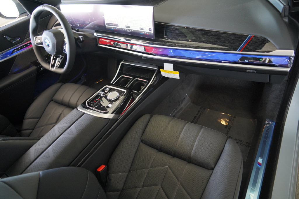 New 2026 BMW 750e xDrive w/ Premium Package AWD/4WD image 18