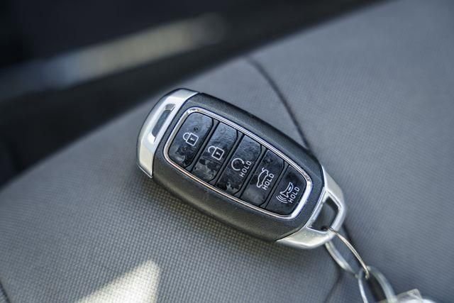 Used 2022 Hyundai Elantra SEL image 32