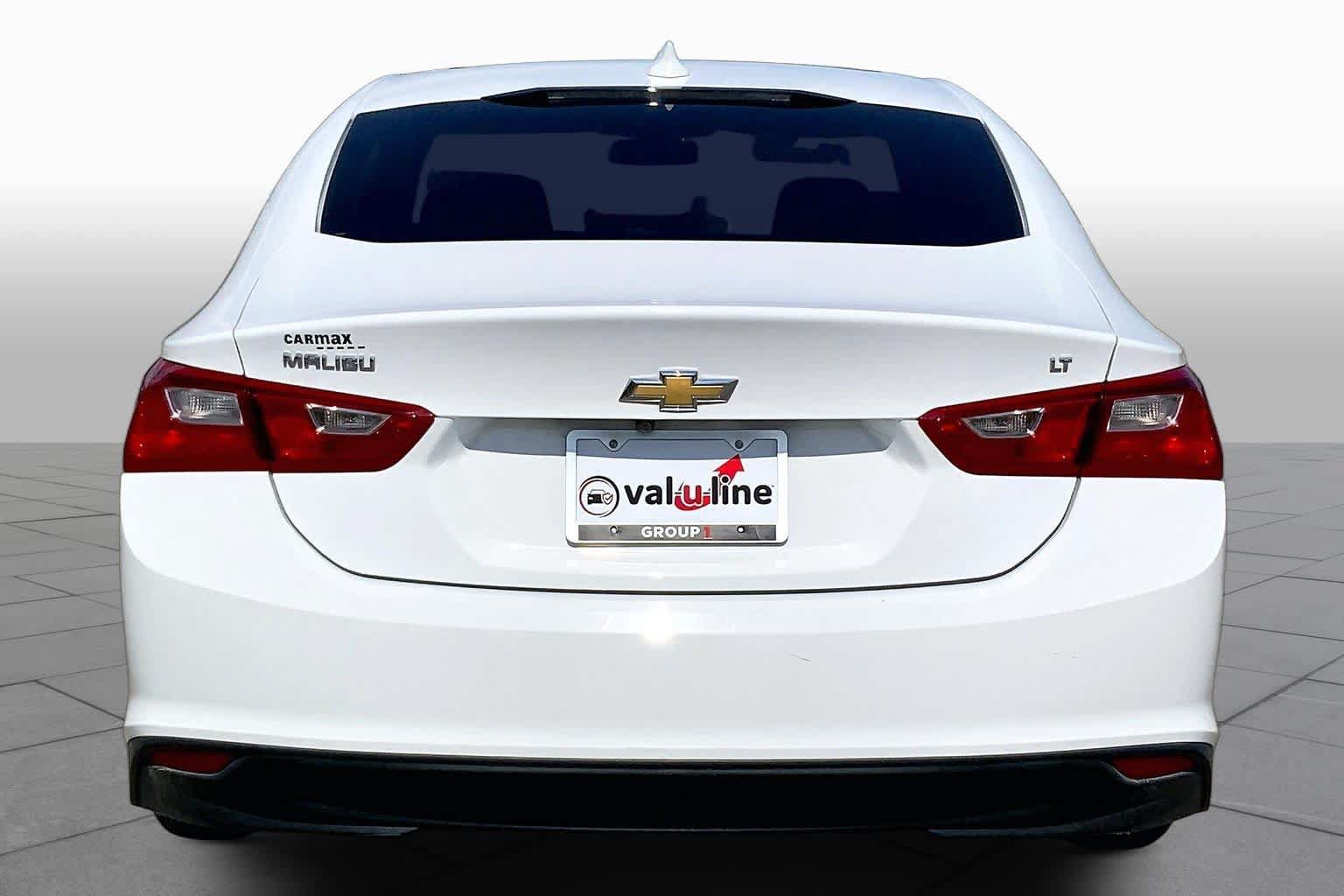 Used 2017 Chevrolet Malibu LT w/ Leather Package FWD image 5