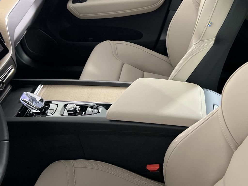 New 2026 Volvo XC60 B5 Plus w/ Climate Package image 19