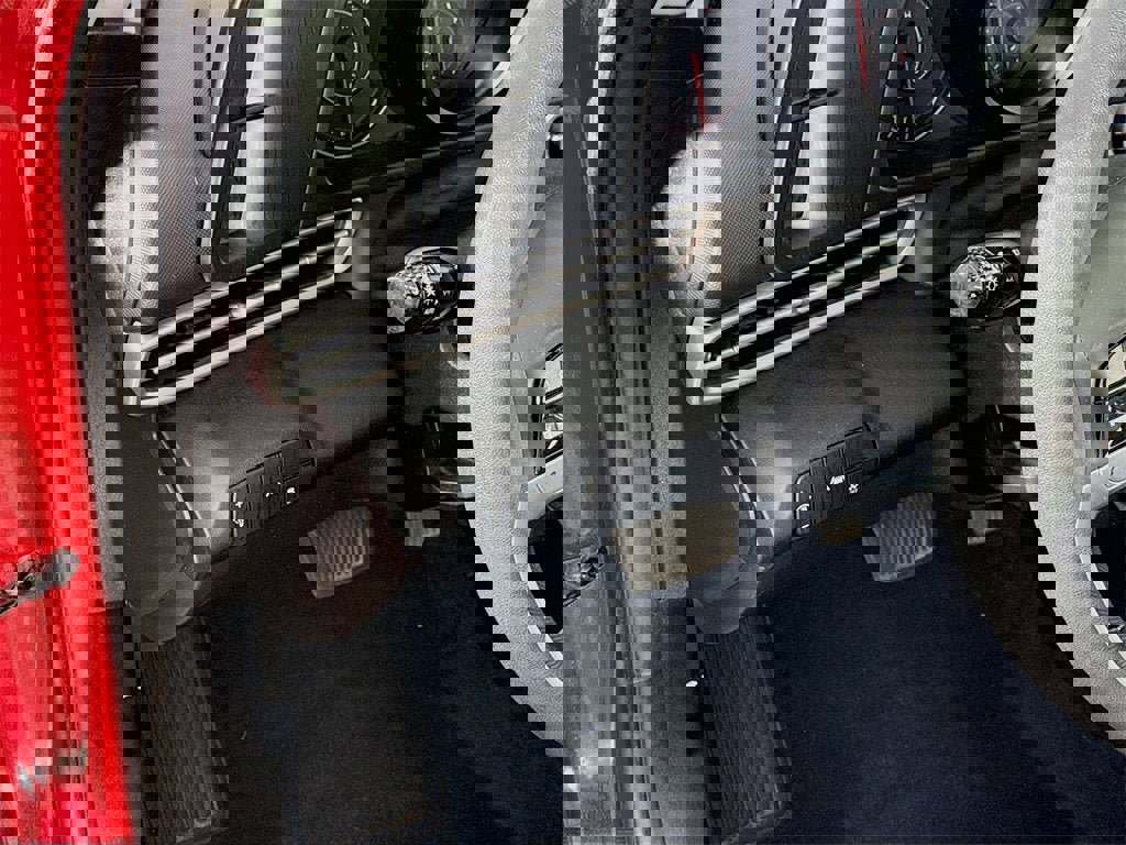 Used 2023 Hyundai Elantra SEL w/ Preferred Accessory Package image 4