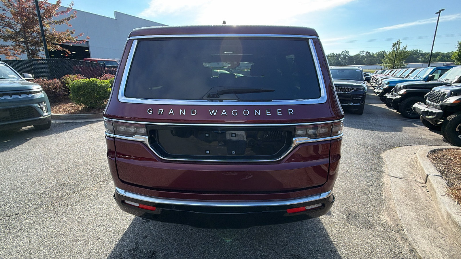 Used 2025 Jeep Grand Wagoneer L Series III AWD/4WD image 9