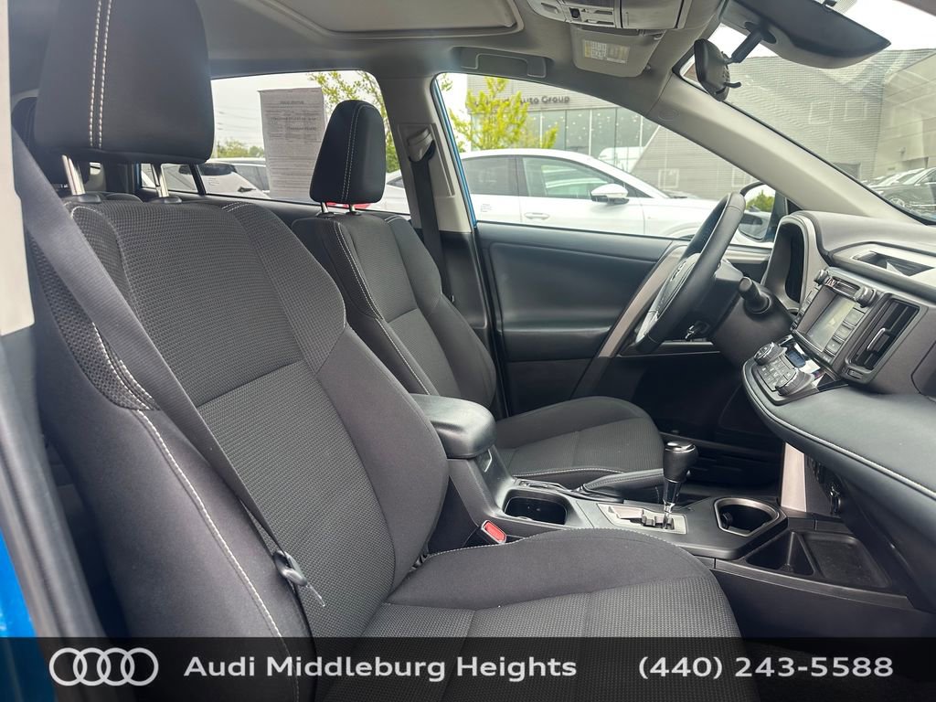 Used 2018 Toyota RAV4 XLE AWD/4WD image 28