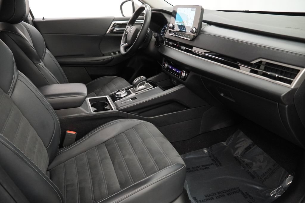 Used 2024 Mitsubishi Outlander SE image 50