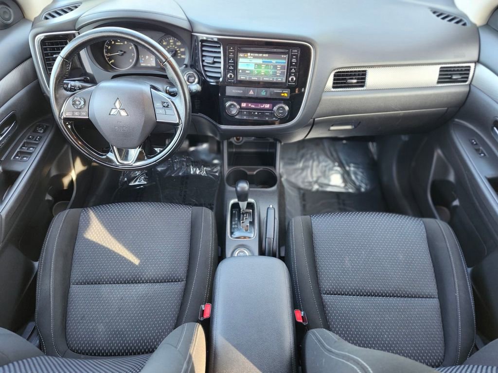 Used 2016 Mitsubishi Outlander AWD image 10
