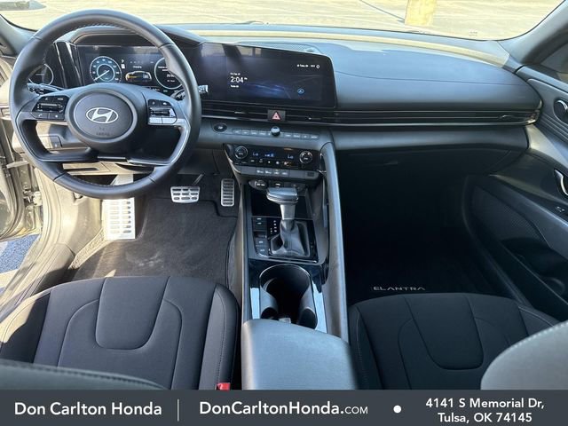 Used 2025 Hyundai Elantra SEL FWD image 13