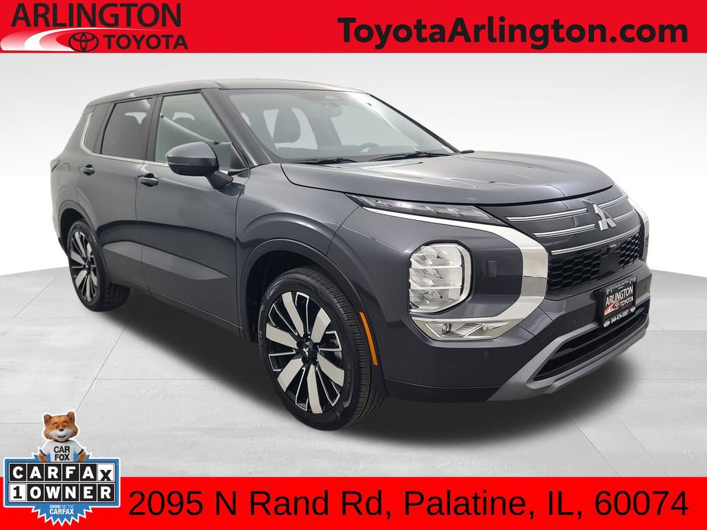 Used 2025 Mitsubishi Outlander SE image 1