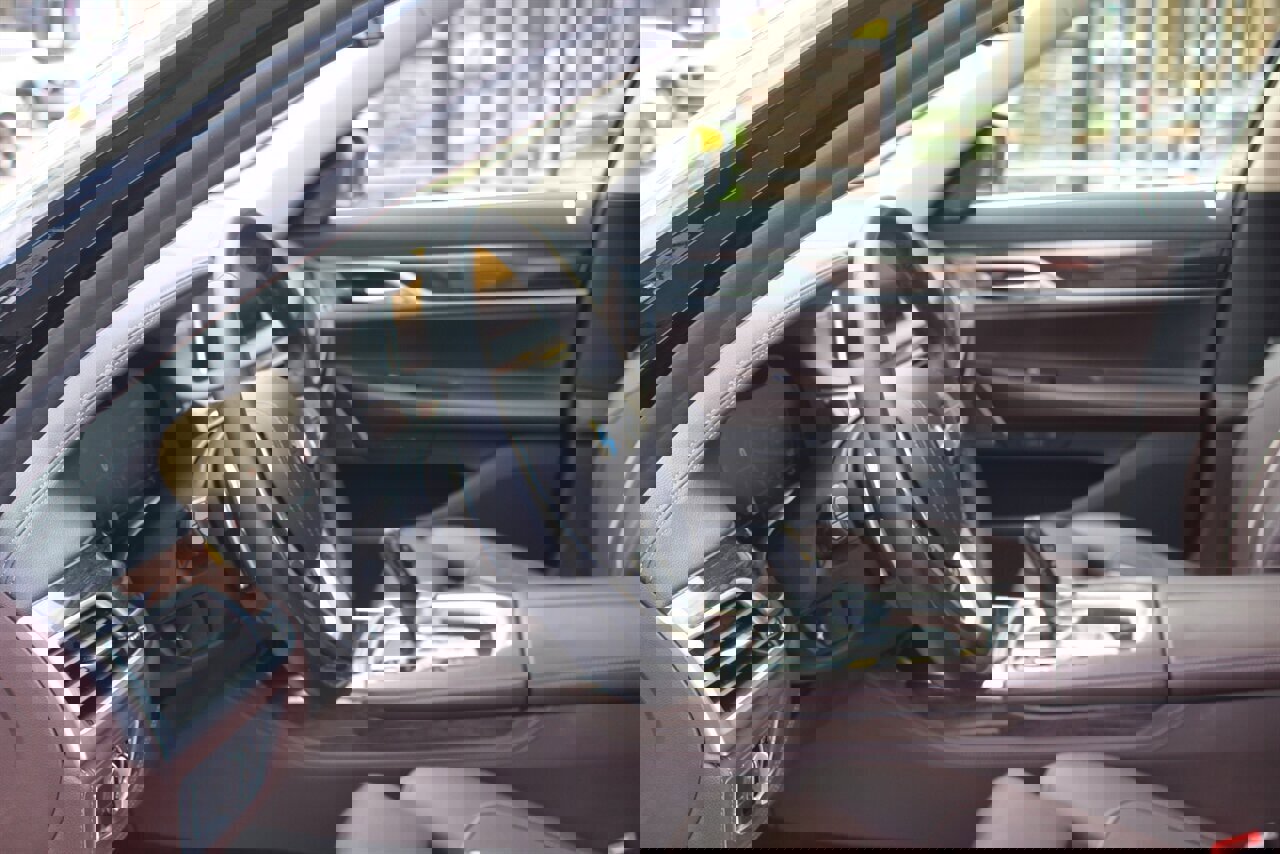 Used 2020 BMW 750i xDrive image 22