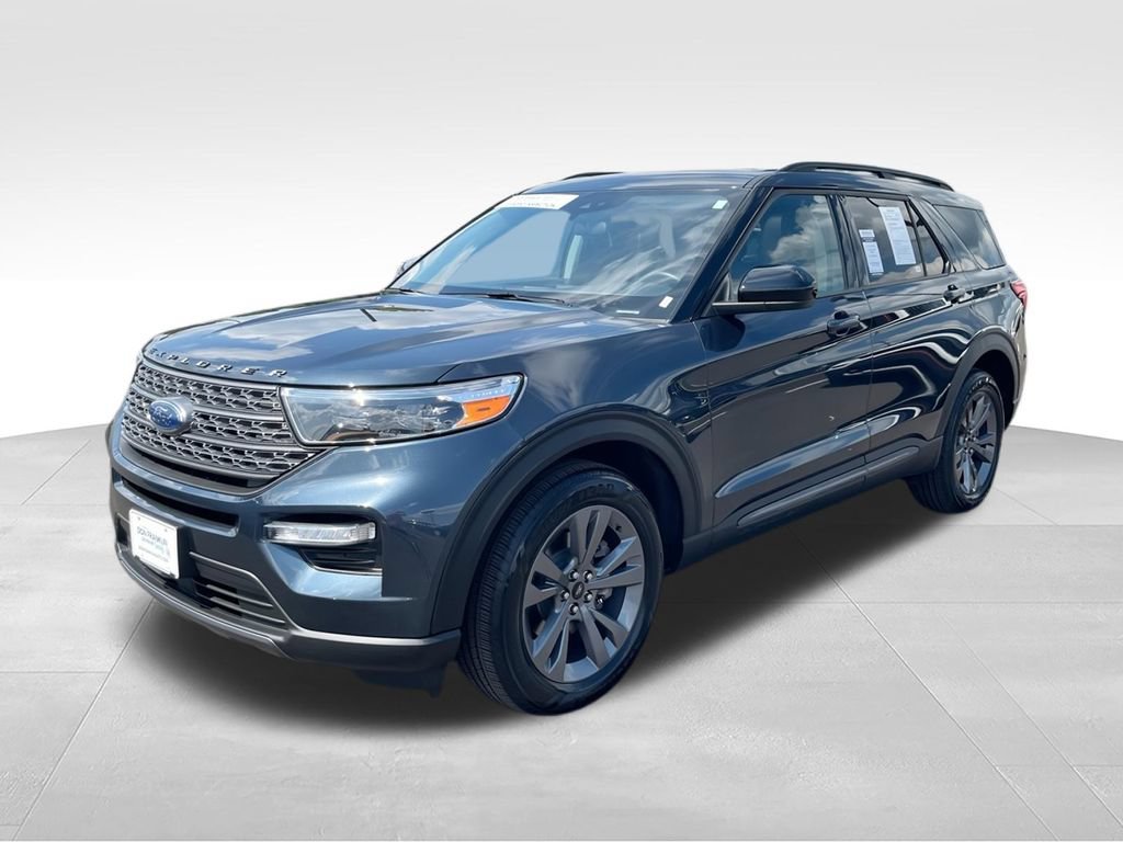 Used 2023 Ford Explorer XLT w/ Equipment Group 202A AWD/4WD image 4