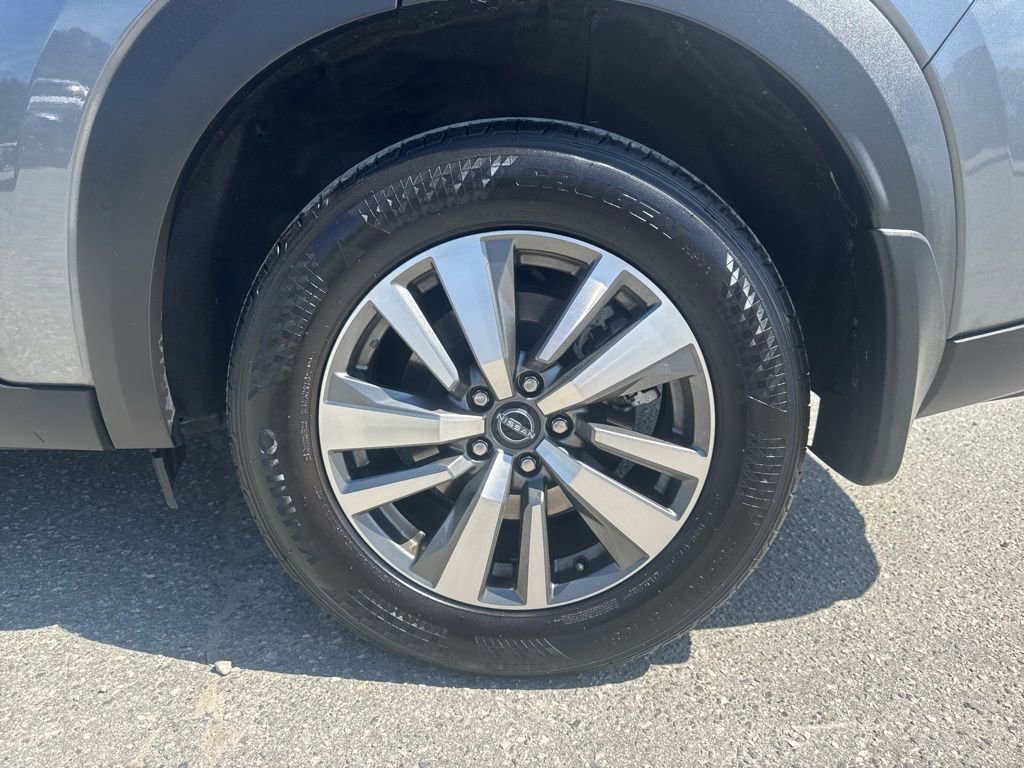 Used 2025 Nissan Pathfinder SL AWD/4WD image 32