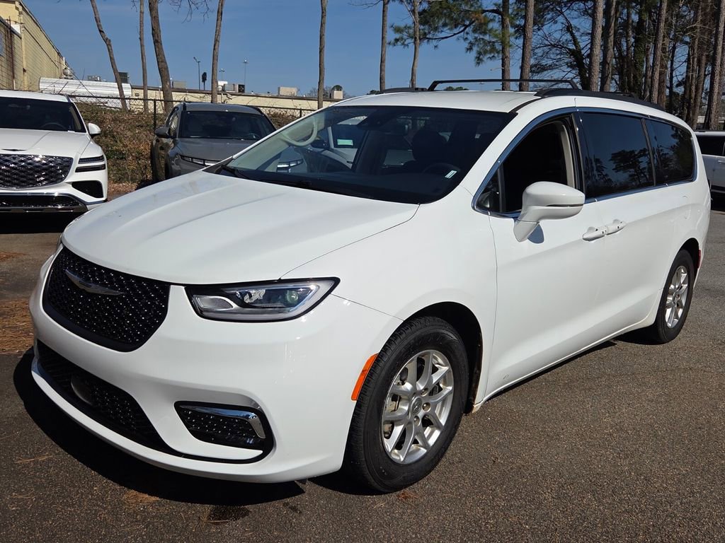 Used 2022 Chrysler Pacifica Touring-L image 3