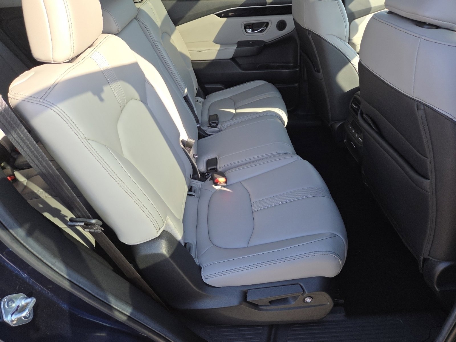 Used 2024 Honda Pilot Touring image 23