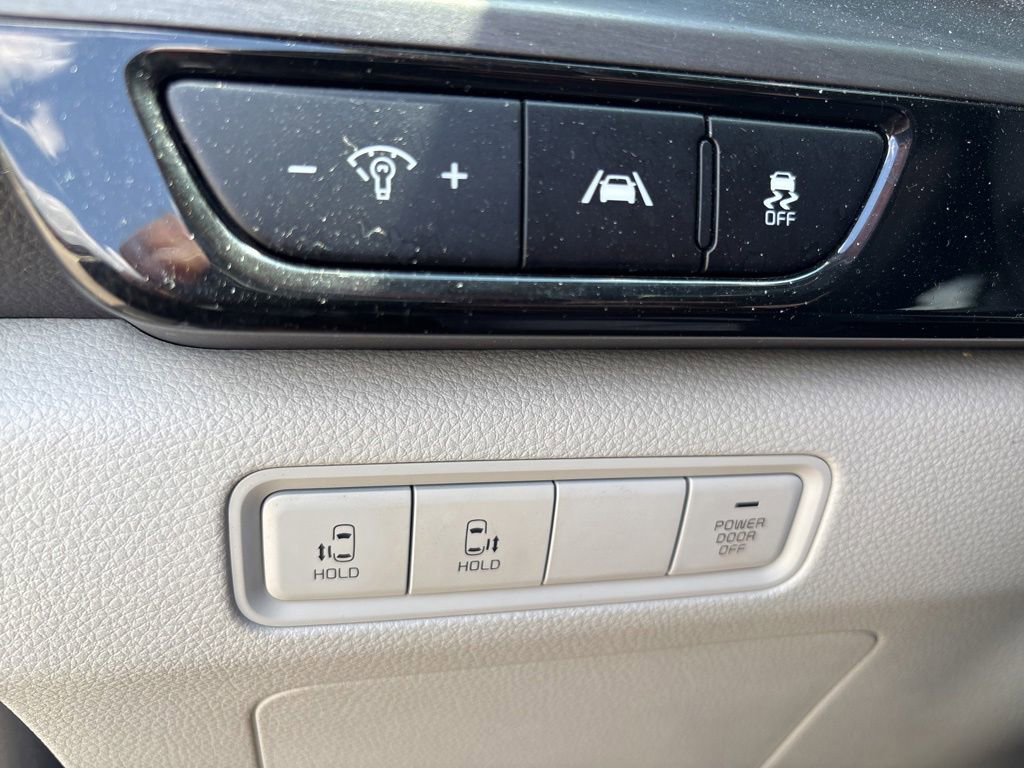 Used 2023 Kia Carnival EX FWD image 28