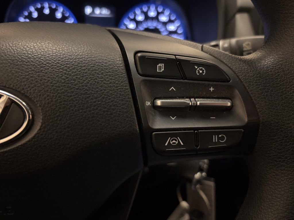 Used 2022 Hyundai Kona SE image 16